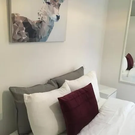 Cosy 2 Bedrooms In Center - 3b
