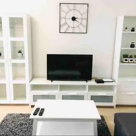 Cosy 2 Bedrooms In Center - 3b *